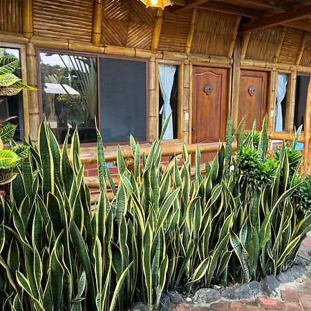 Victor Hugo Hotel Puerto Lopez Exterior photo