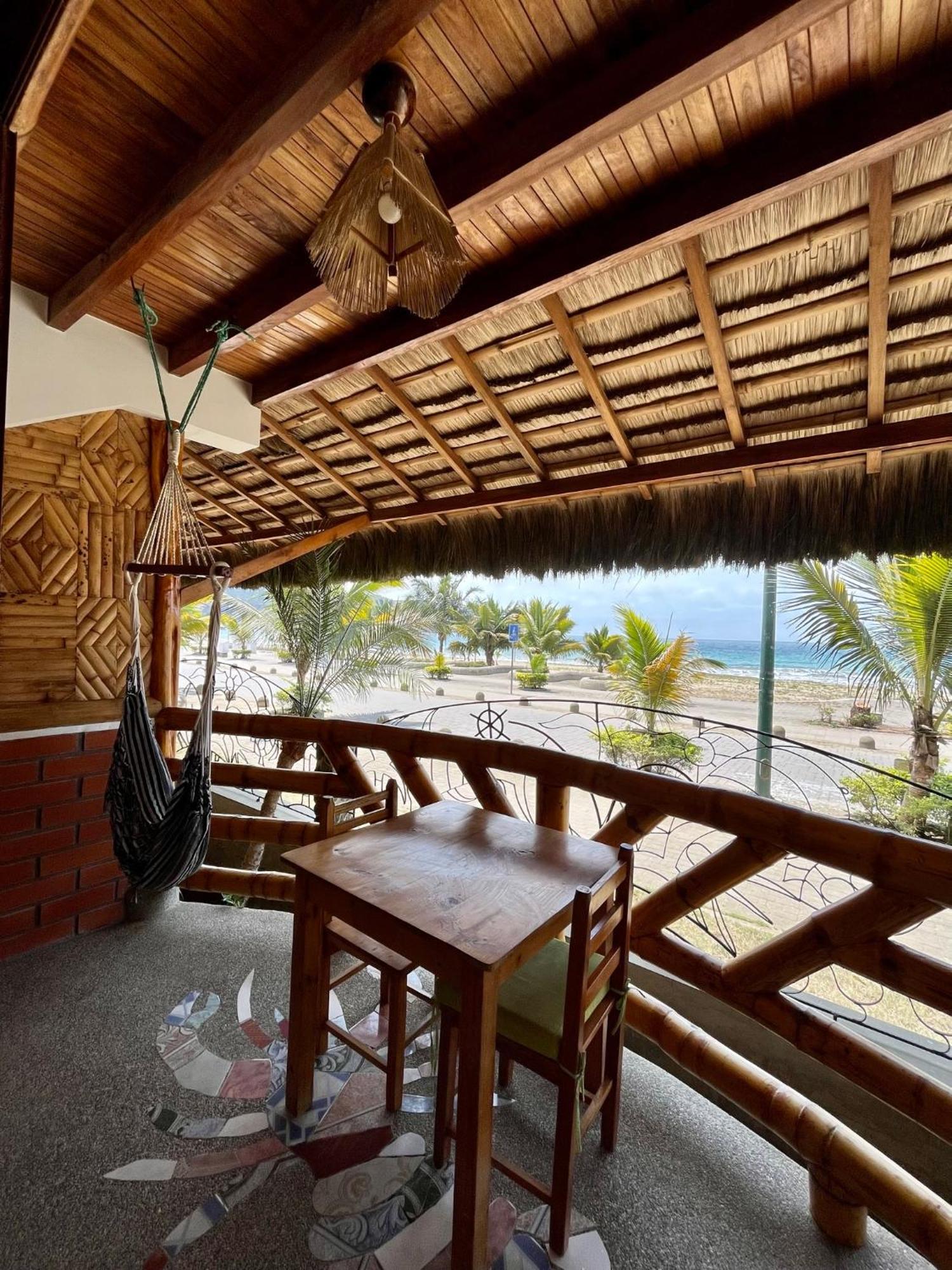 Victor Hugo Hotel Puerto Lopez Exterior photo