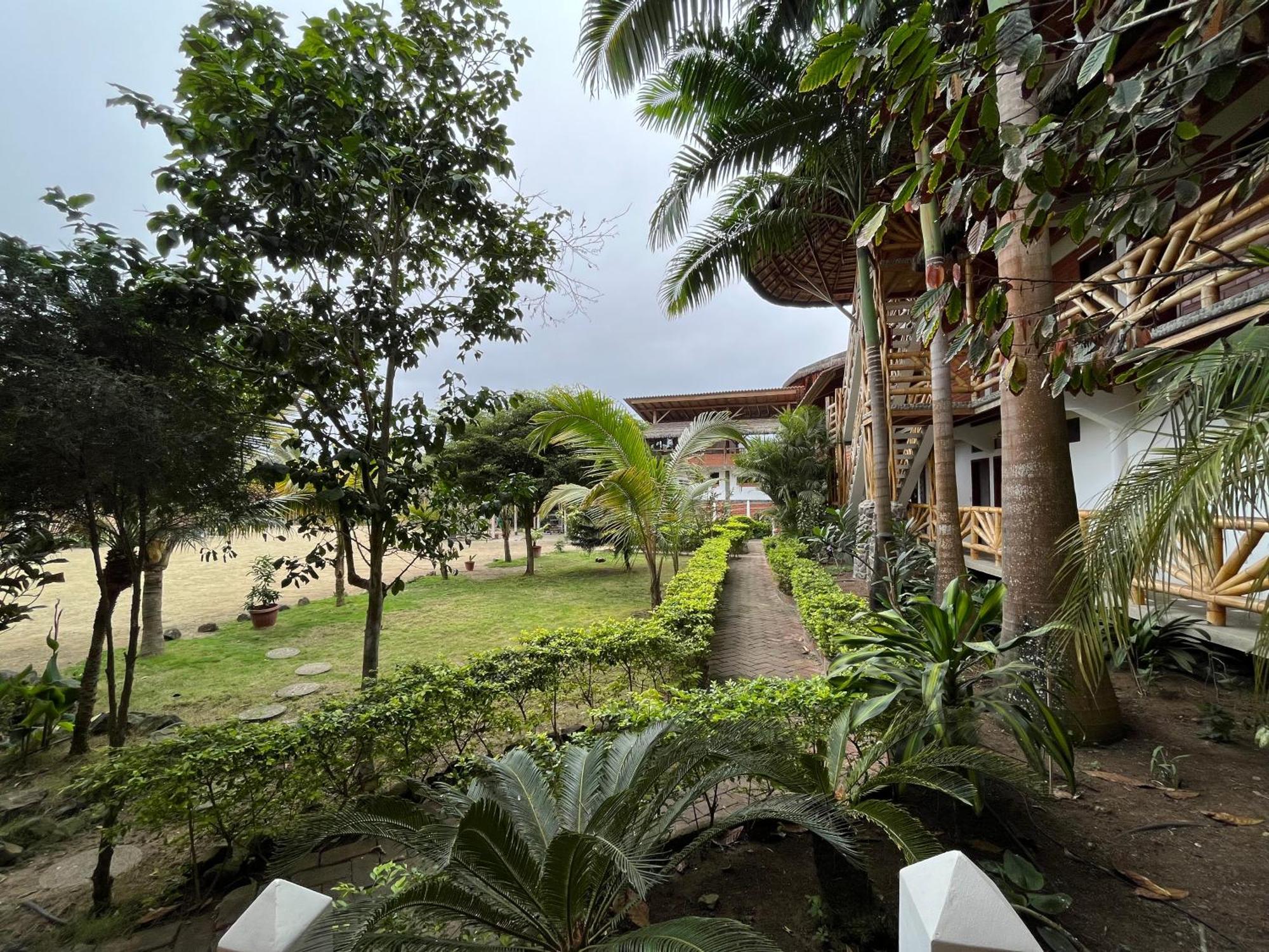 Victor Hugo Hotel Puerto Lopez Exterior photo