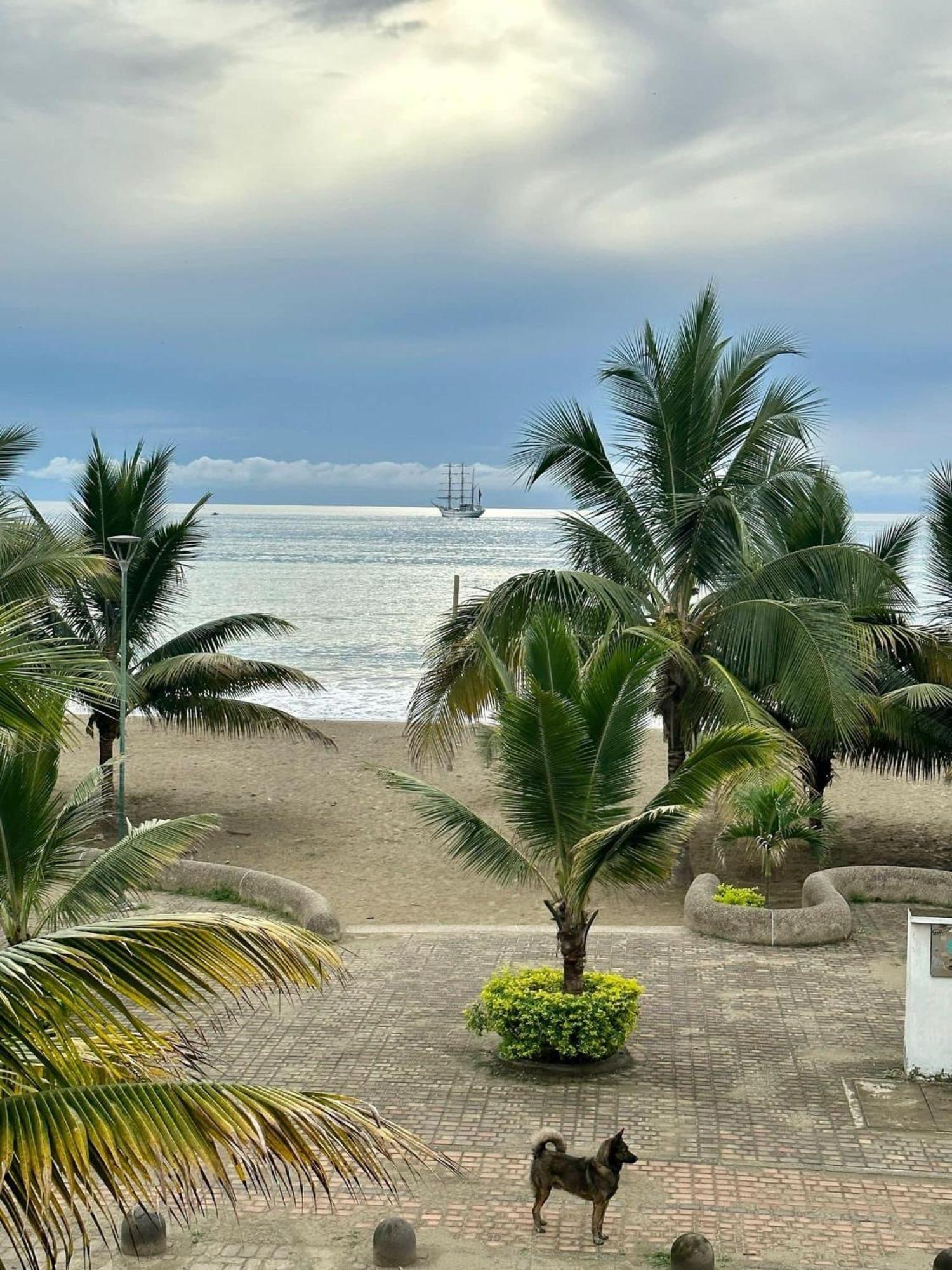 Victor Hugo Hotel Puerto Lopez Exterior photo