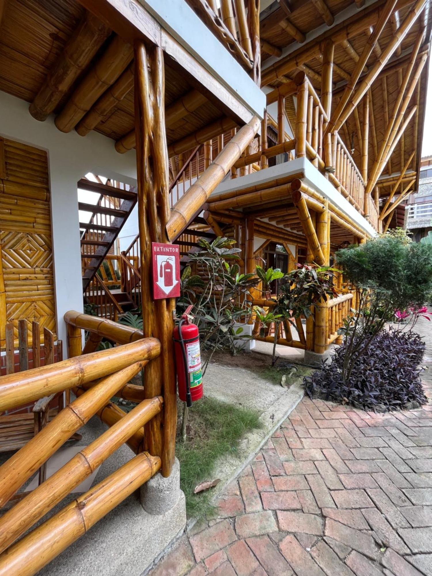 Victor Hugo Hotel Puerto Lopez Exterior photo