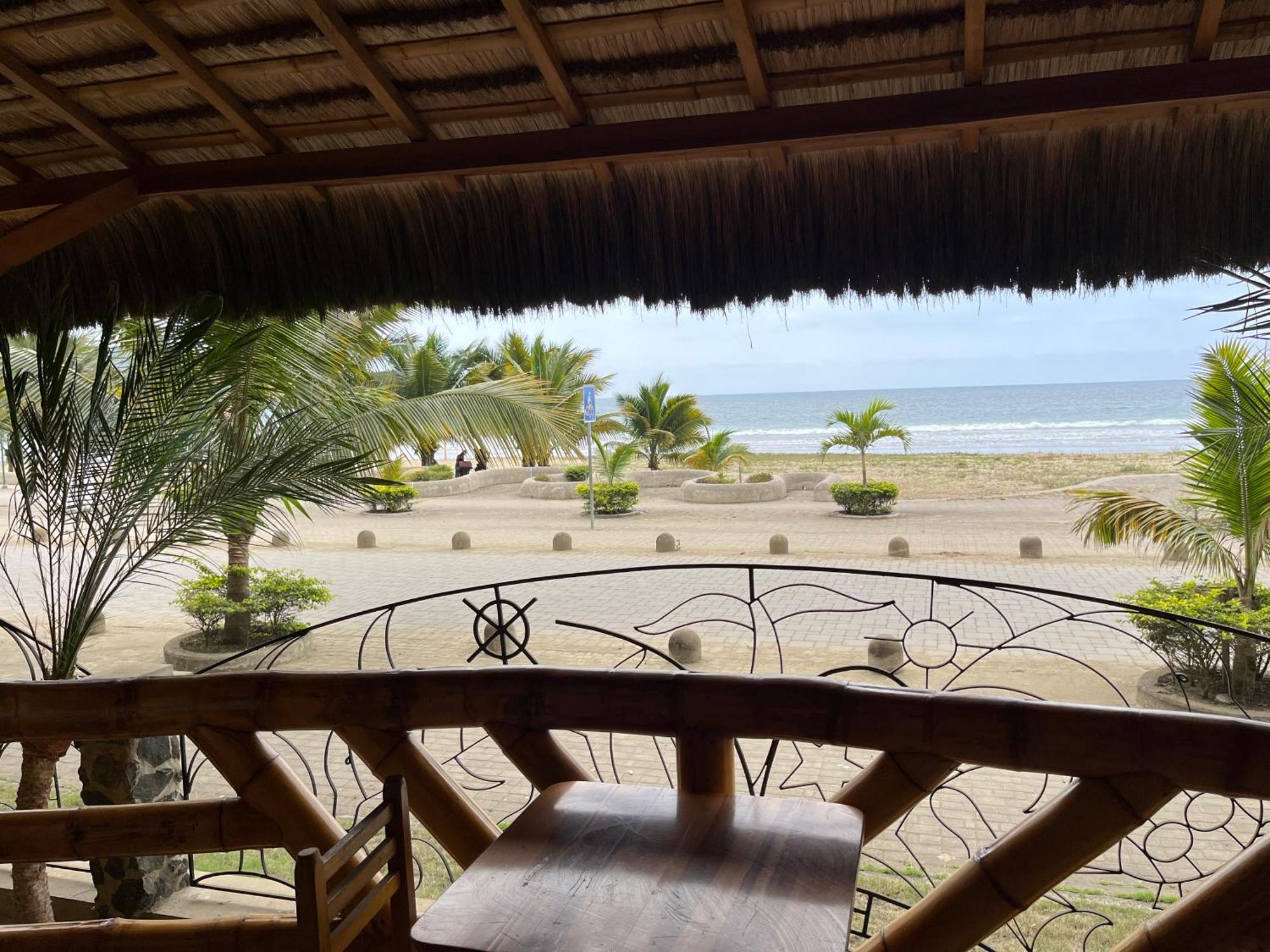 Victor Hugo Hotel Puerto Lopez Exterior photo