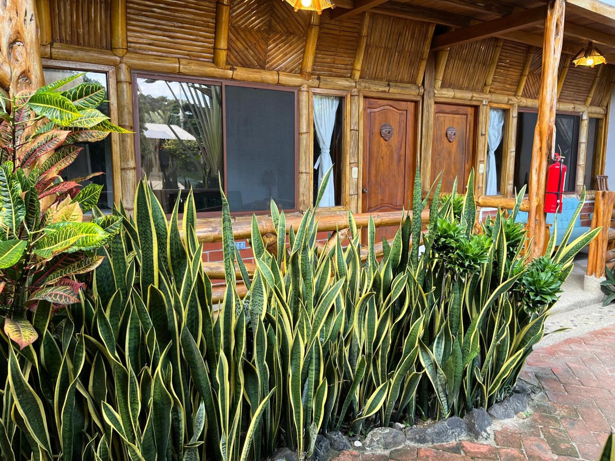Victor Hugo Hotel Puerto Lopez Exterior photo